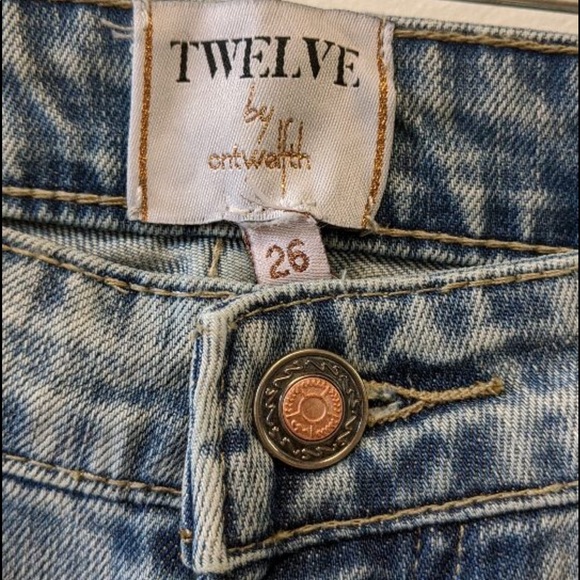 Distressed Boyfriend Jeans - Picture 5 of 6